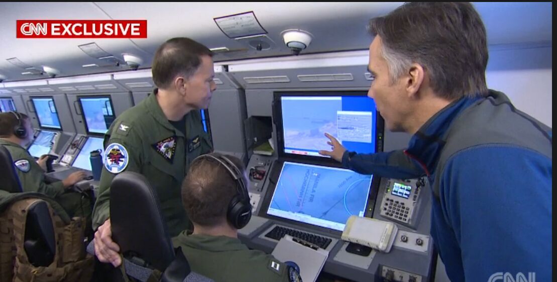 美媒:美军P-8A飞越南海岛礁 遭中国海军8次警