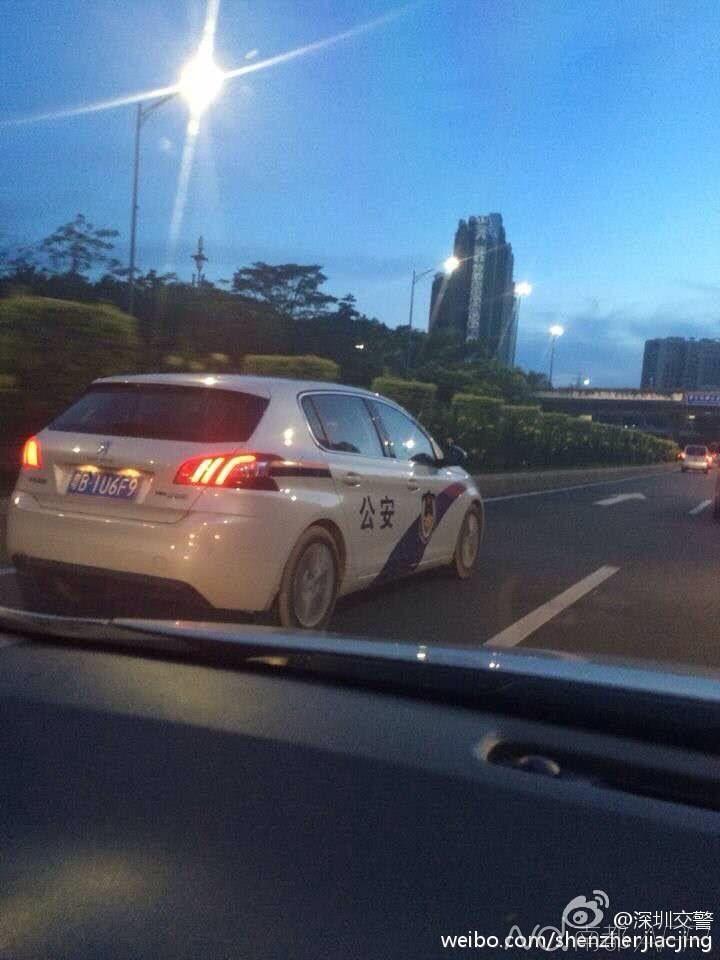 深圳警方发现假警车 一路跟踪后方知是拍戏