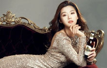  全智贤拍广告变金色美人鱼