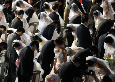 韩国发布百对脱北者背镜头婚礼图