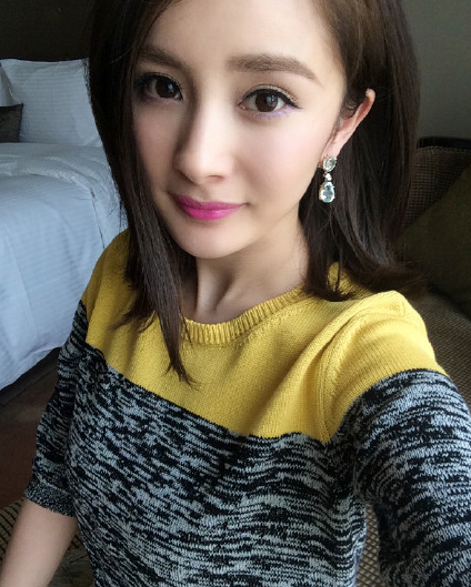 杨幂晒自拍粉唇惹眼 出上联求网友对下联(图)|凤凰| 口红_凤凰娱乐