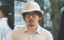 刘谦婚后蓄须变大叔