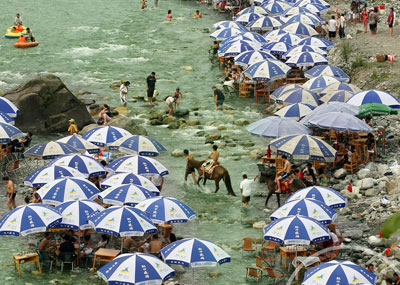 38.8℃！成都万人开打水上麻将