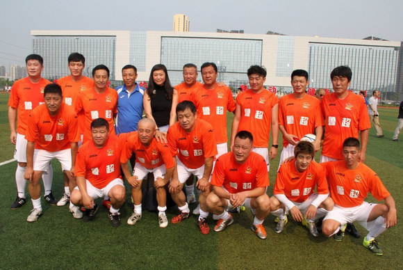 还能认出来吗? 小李明邢锐刑满释放踢业余比赛