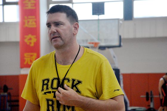 高速男篮:苏海强暂不去四川 人员调整体测后定