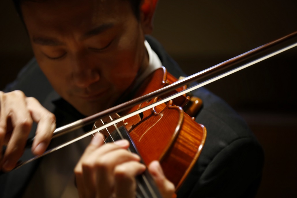 是中国唯一被授权使用价值600万美元小提琴的
