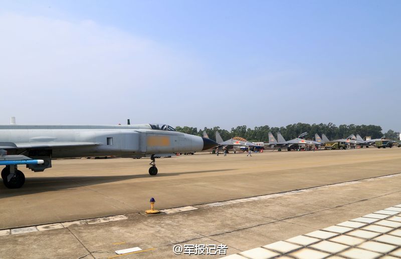 解放军异型机对抗:歼11战歼8f战机
