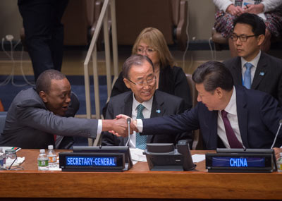 肯尼亚总统与习近平握手一幕