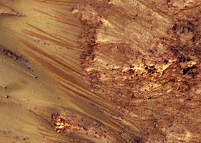 NASA重大发现：火星表面发现液态水