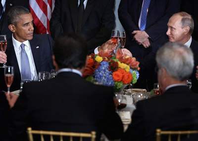 奥巴马和普京在联合国午餐会上一幕