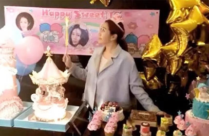 何超盈生日办粉嫩派对 晒奢侈品礼物