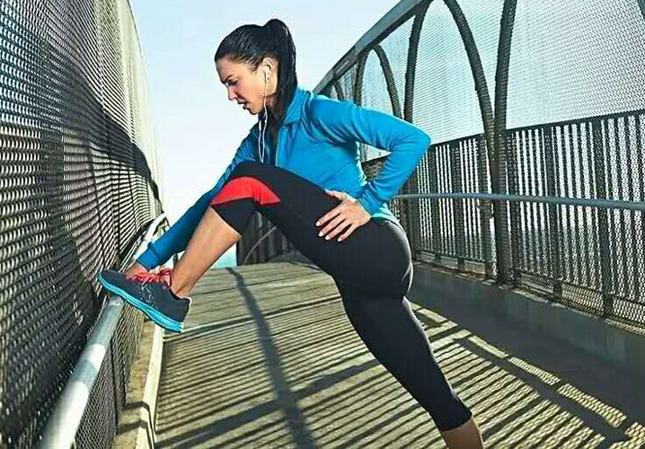 跑步经常受伤?因为你的热身动作被体育老师骗