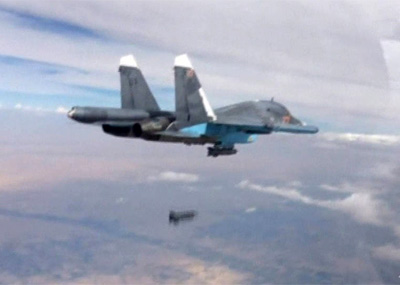 俄空袭叙利亚战机 投弹瞬间画面