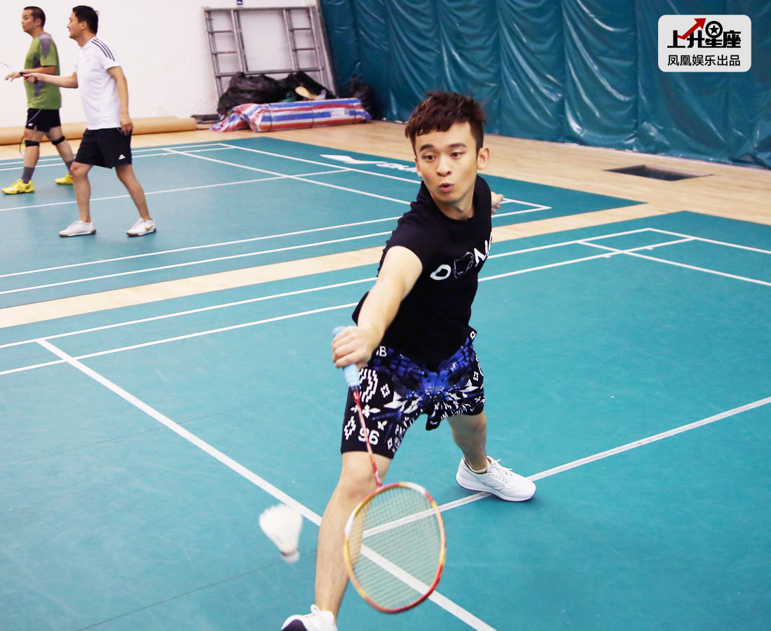 看起来瘦弱的董子健也是一个运动达人，平日里就酷爱各项运动，最擅长的是羽毛球。初中时，在北京耀中国际学校参加过比赛，拿过一个冠军和一个季军。