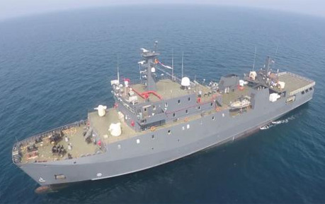 中国陆军最大舰船罕见入列三沙 或运坦克上岛