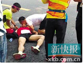 ■9月20日的“北马”赛场,杨达文紧急救人。
