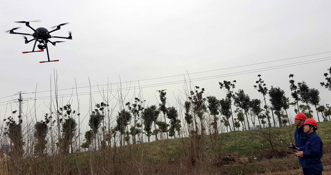 无人直升机巡检芜湖城市电力线路”




