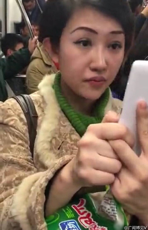 网曝“地铁凤爪女”公开道歉 曾参加过相亲节目_娱乐频道_凤凰网