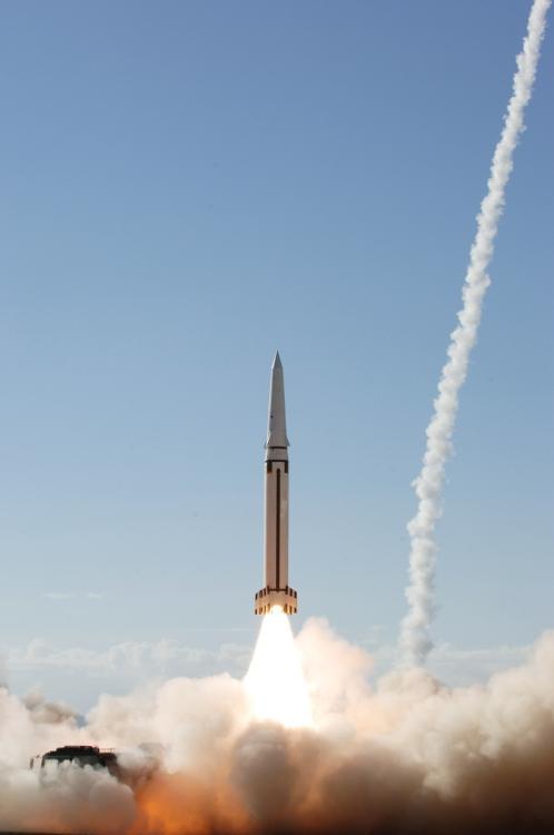 火箭军发射多型弹道导弹 东风15令人震撼