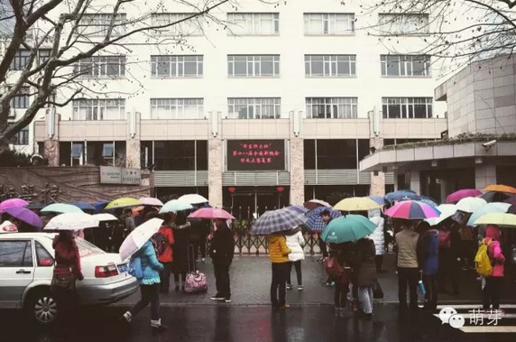 在新概念作文大赛考场监考是一种什么感觉?