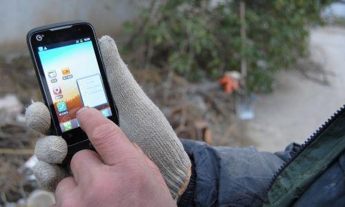 农村人遇上社交软件:聊天被骗万元 带暴富梦做