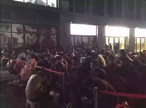 抢房大战刷爆周末朋友圈 谁是疯狂楼市的幕后推手?_凤凰资讯
