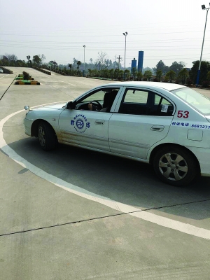 未获经营许可 环球通驾校公然招生练车(图)|