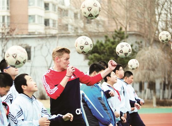 未来你的体育可能是外语老师教的了!_凤凰天津