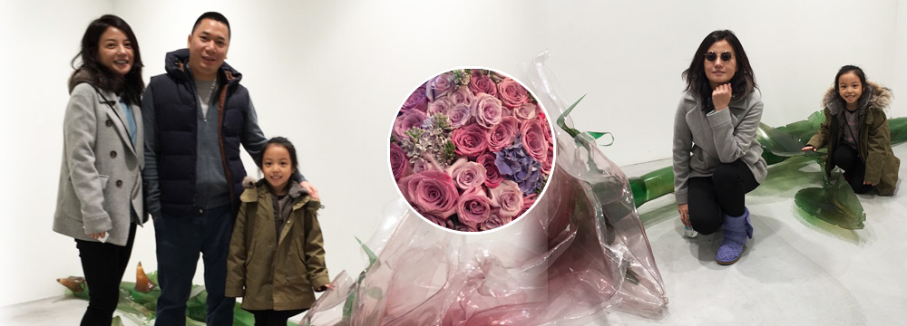 赵薇庆生老公送999朵玫瑰 罕见晒全家福
