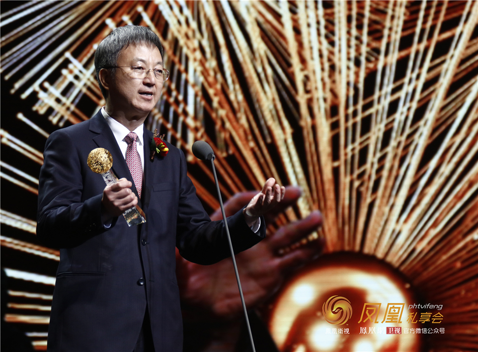 华人盛典颁奖典礼开幕 首位获奖者朱民