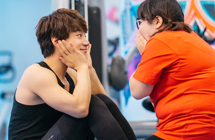 萌欧巴黄致列：鲜肉脸大叔嗓，还能逗趣做综艺