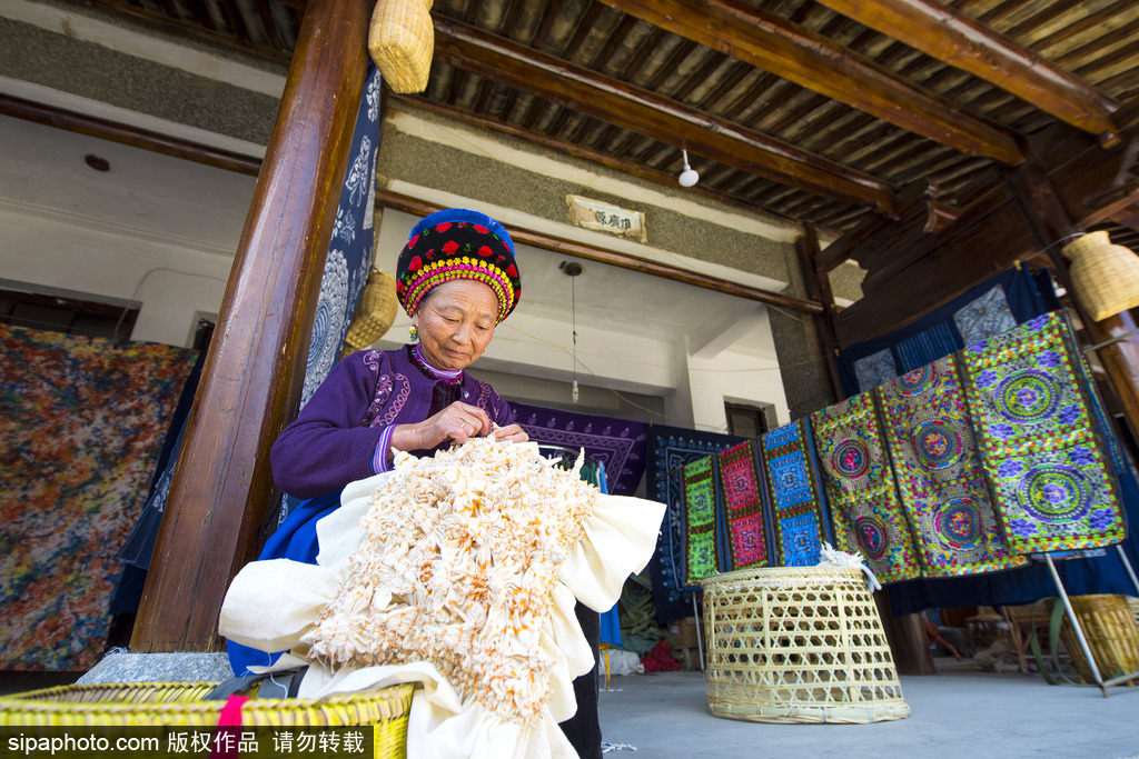 云南大理传统蜡染手工艺。