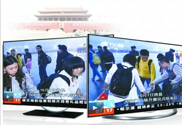 湖北大学生天安门广场冒雨捡垃圾网友盛赞(图)
