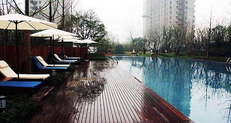 水魔方水上乐园不算啥 家有游泳池助你清凉一