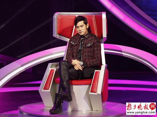 周杰伦现身南京奶茶妹妹与之同台兴奋不已