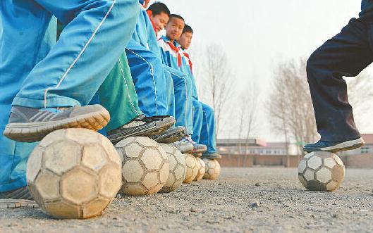 南京将确定110所足球特色学校 发展校园足球