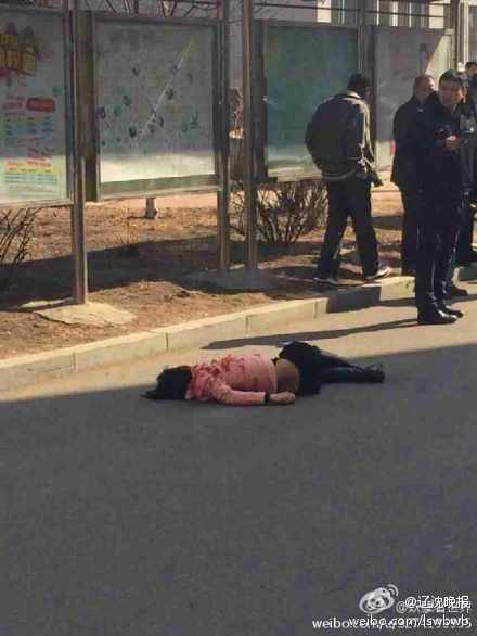 高清图—沈阳大学南院食堂后门一名外国语学院女学生被捅死