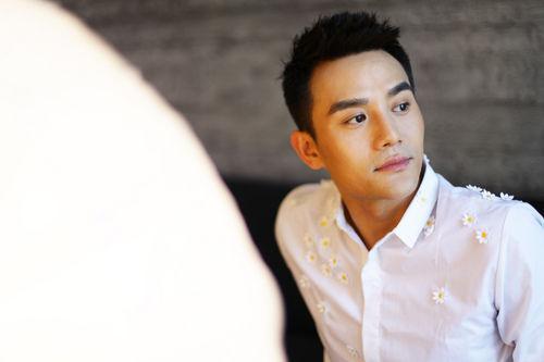 杨洋霍建华 鹿晗 吴亦凡 男星白衬衫造型谁是你