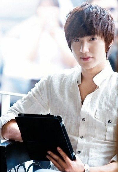 杨洋霍建华 鹿晗 吴亦凡 男星白衬衫造型谁是你