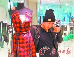 萧亚轩开店柯震东消费：期待首月业绩达200万