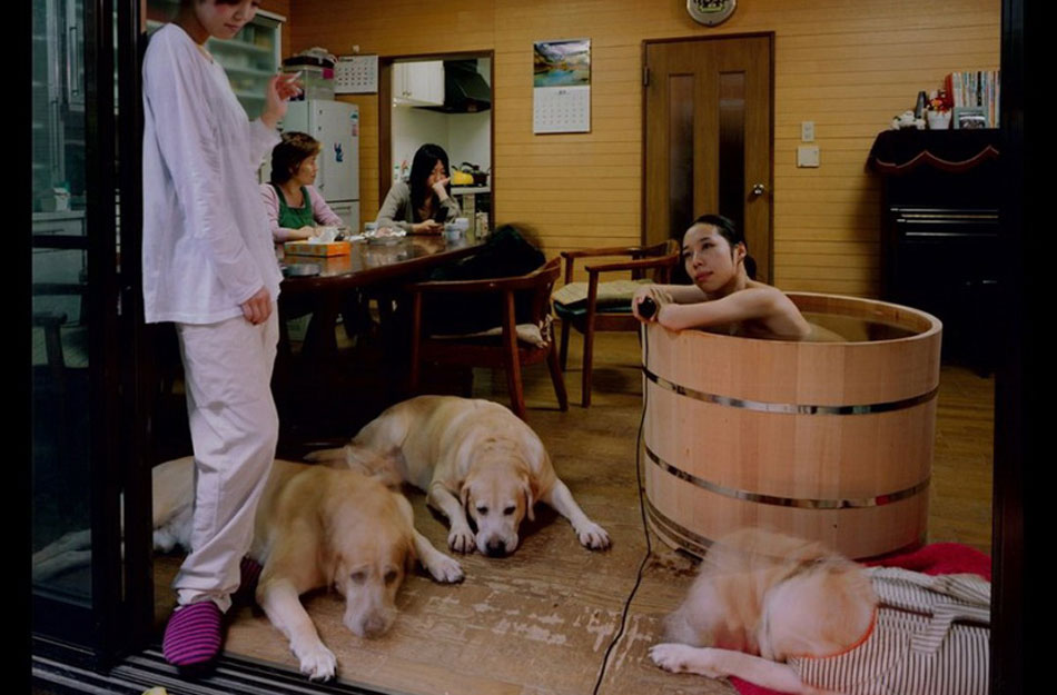 <em>日本美女</em>摄影师进百户人家沐浴走红网络[高清