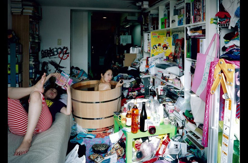 <em>日本美女</em>摄影师进百户人家<em>沐浴</em>走红网络[高清