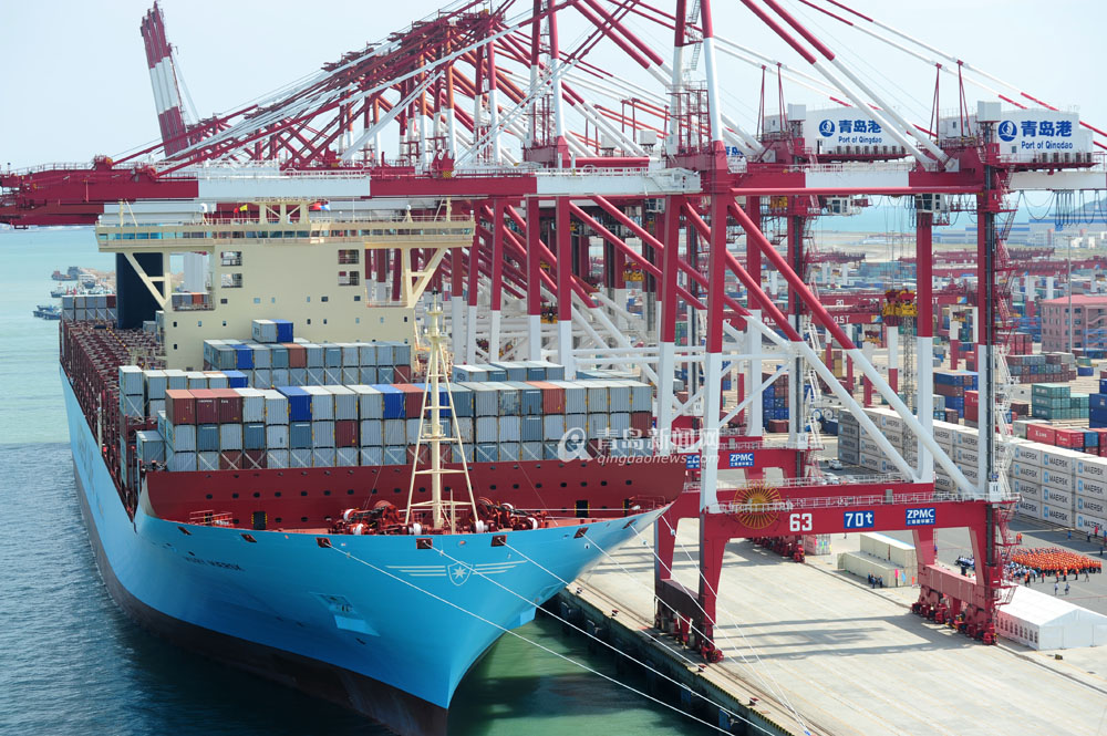全球最大货轮泊青岛港