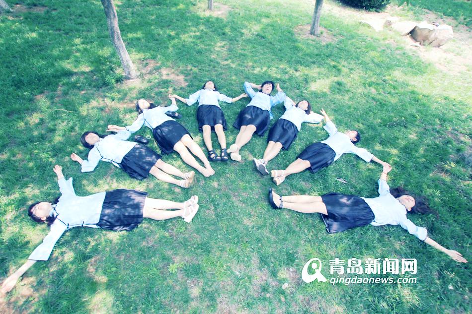 青大毕业照玩穿越 女生民国装扮秀美腿(图)