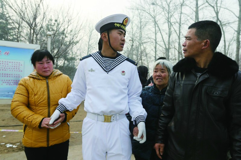 北海舰队举行新兵阅兵礼 近四成是"学生军"