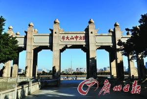 语文老师给班上63名学生每人写诗 作为期末评语