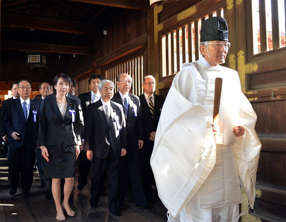 日皇裕仁不满75年靖国神社合祭甲级战犯 从此不参拜 雷石梦 雷石