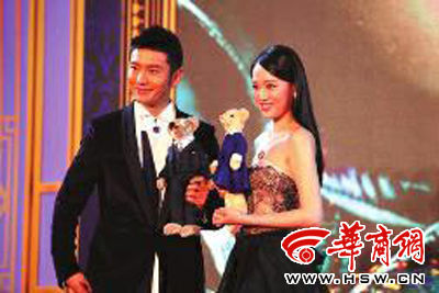 传黄晓明将携女友参加春晚 回应：为演新剧只能放弃