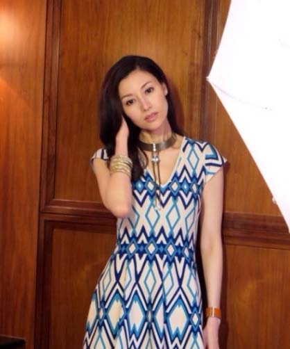 李嘉欣曝长发披肩美照 许愿：要一个开心的家庭(图)