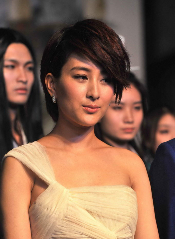 孔令辉女友牵手吴奇隆 发布会演亲密十足(组图)_